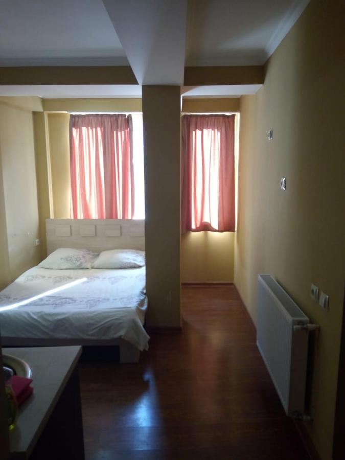 Vake-House Hotel Тбилиси Екстериор снимка